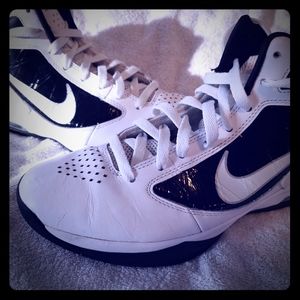 EUC Nike Air Max Flywire Mens 8, black and white